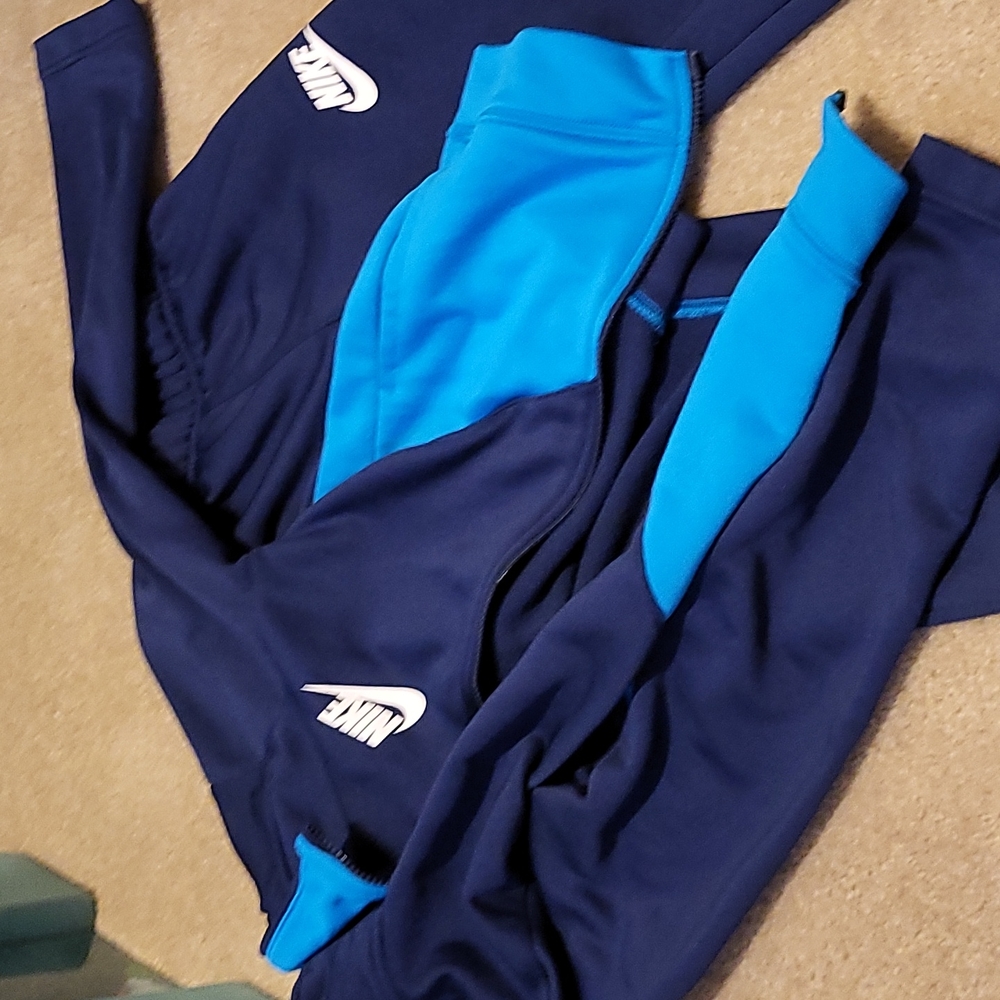 Nike Boys 2 PC Jogging and Jacket